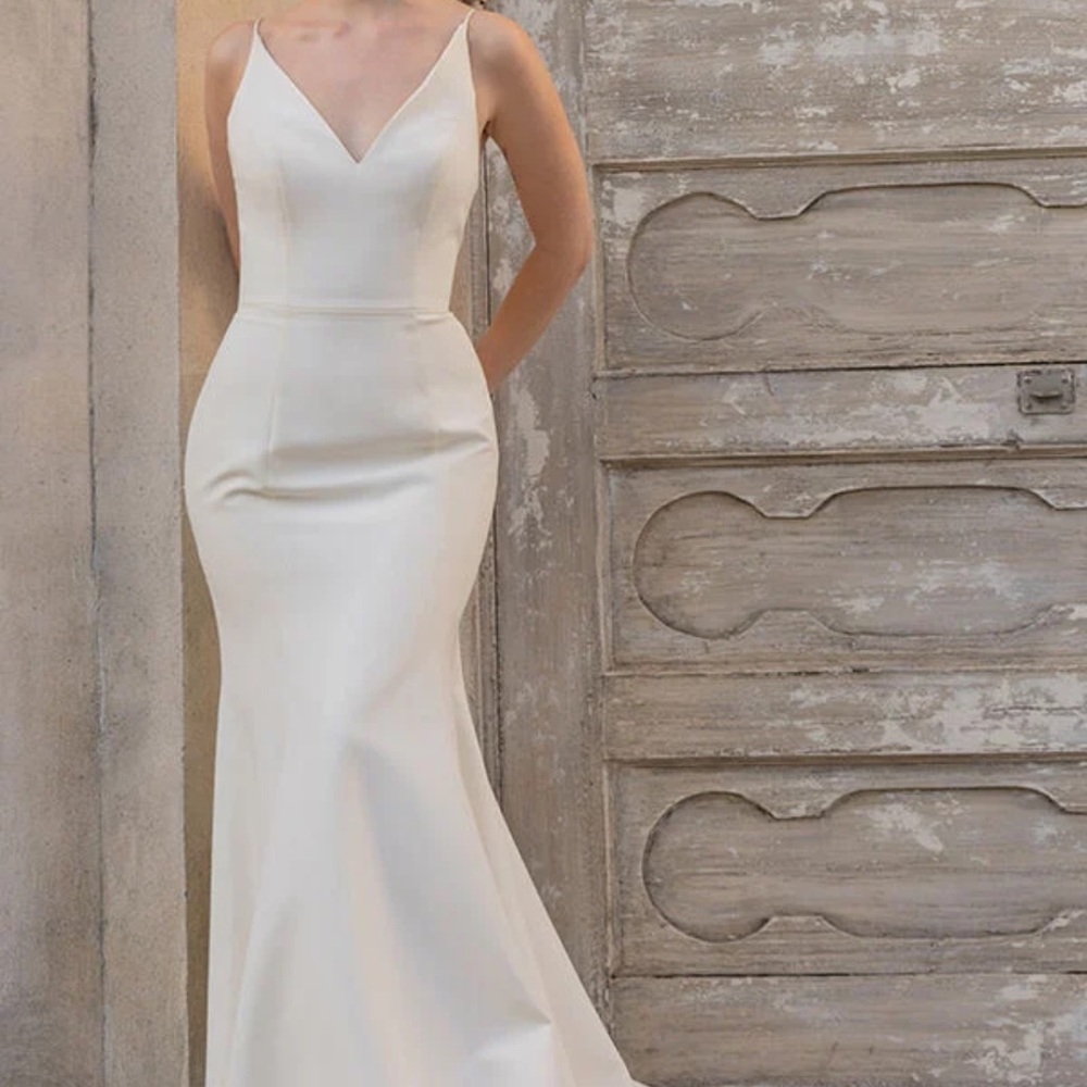 Vow’d Sublime Wedding Dress, Size 4, Unaltered